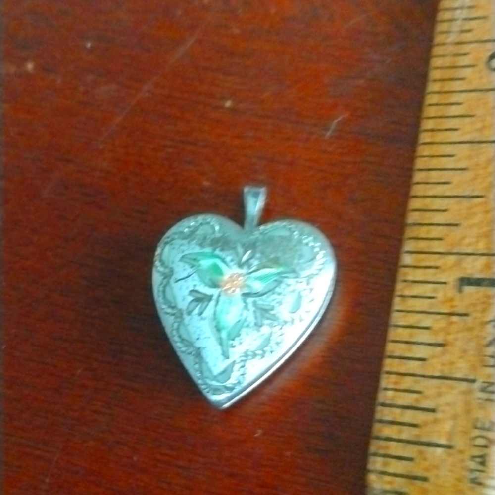 Beautiful vintage heart charm